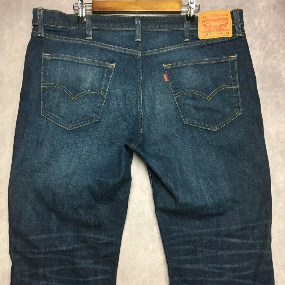 Levis Mens 541 Athletic Fit Blue Jeans size 40x32 Stretch Denim Zipper Fly Pants